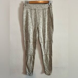 3/$20 Gymshark Dry Fleur Texture Khaki Full Length Leggings Large (Fits MEDIUM)